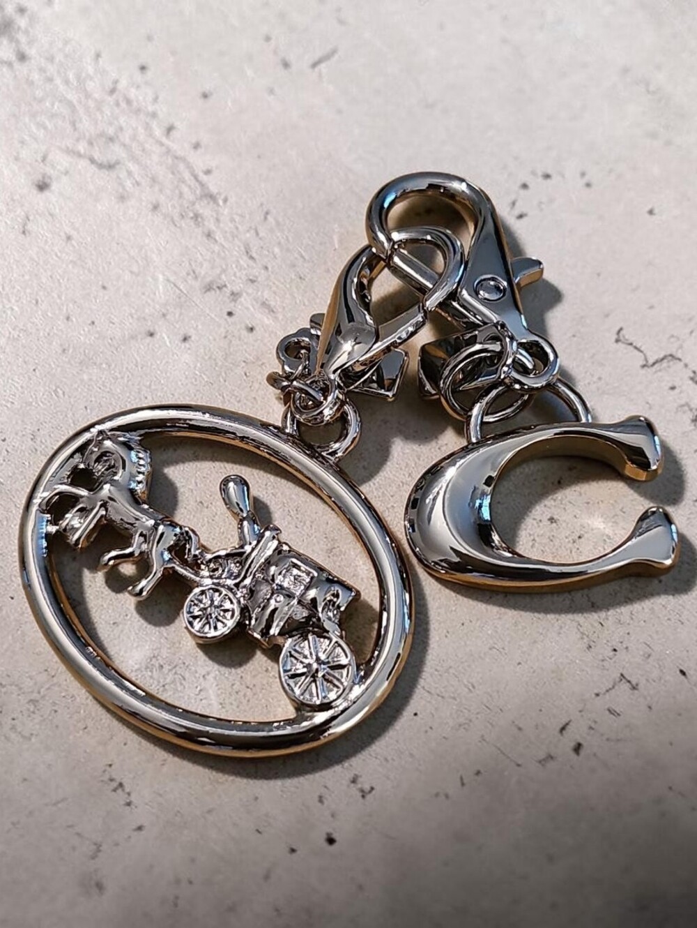 Sassified Boutique Nwt Silver Horse & Carriage Charm Keychain